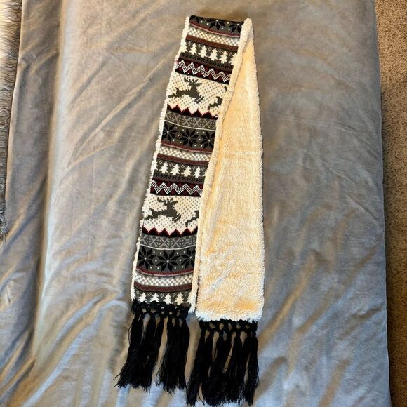 Women’s Winter Trapper Hat, Scarf, and Mittens Set | Nordic Print | Fair Isle - Picture 7 of 8